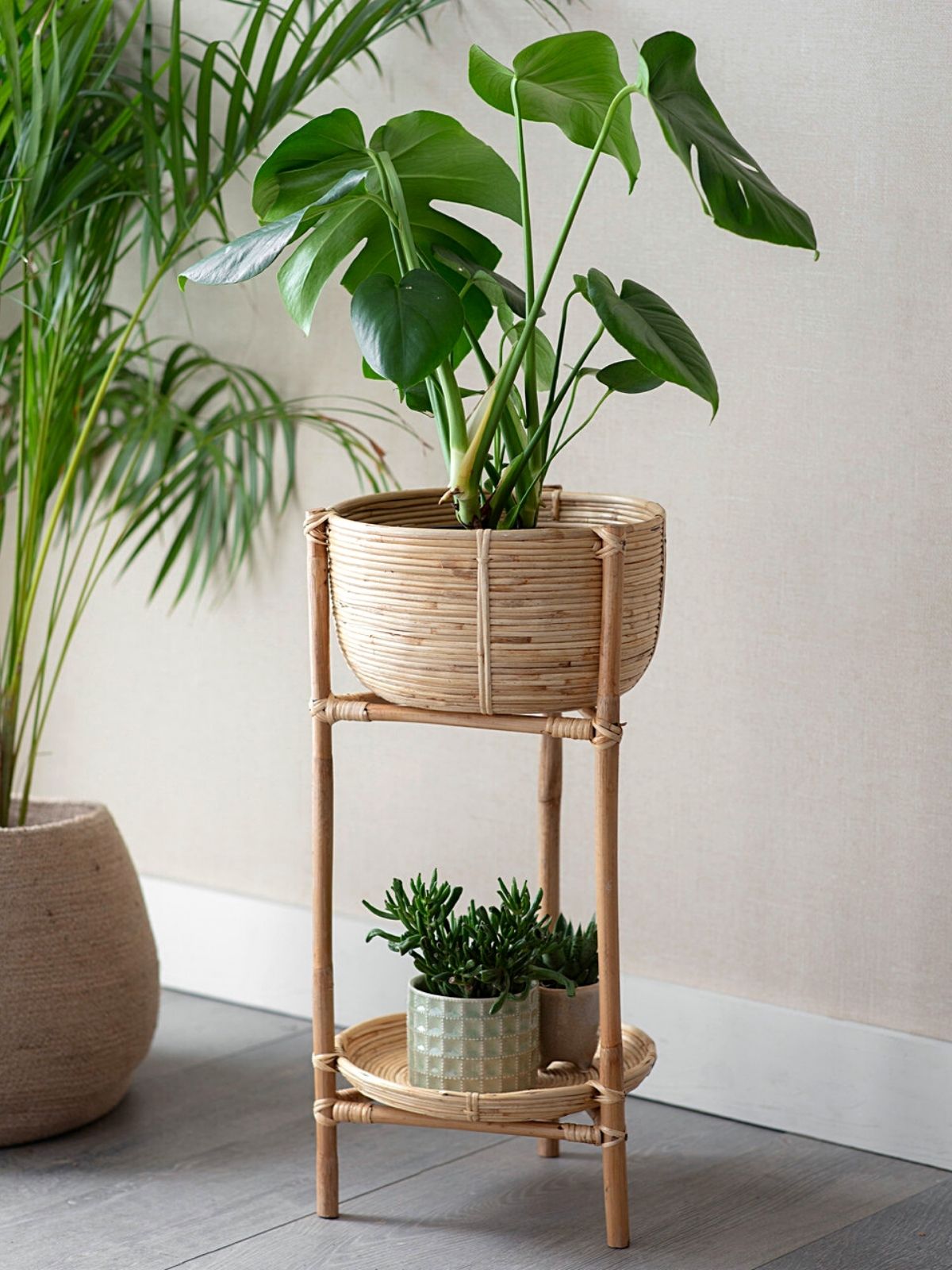 Fun Plant Standers to elevate your interior decor on thursd